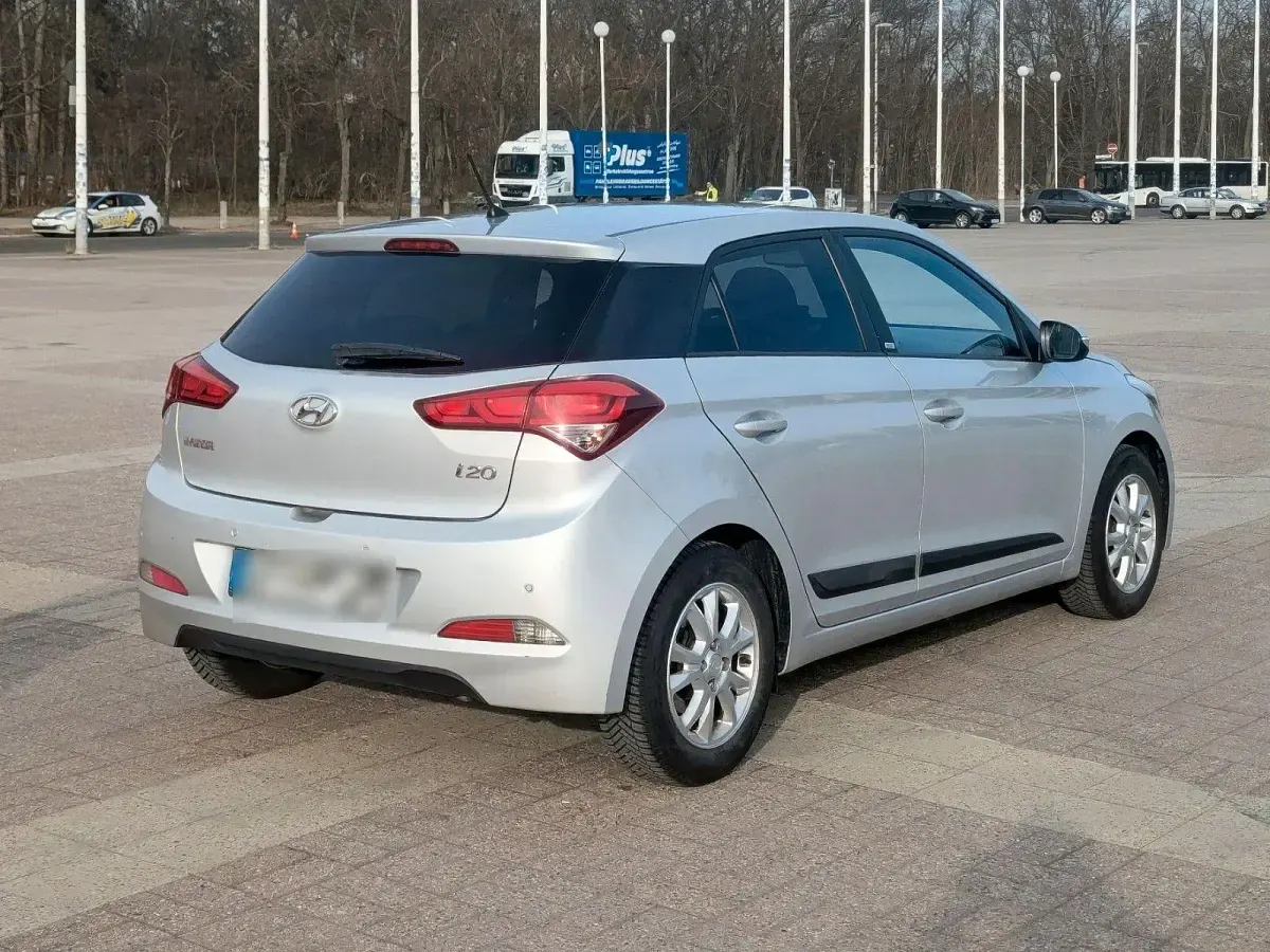 Gebraucht Hyundai i20 Passion 84 PS (61 kW) 2017 Silber Kleinwagen