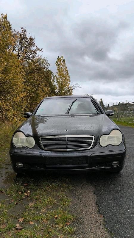 Grau Gebraucht 2002 Mercedes C320 Limousine | 1.290 € (Superpreis) - Bild 1/4