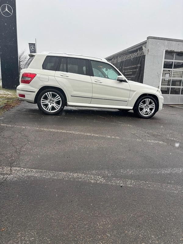 Gebraucht Mercedes GLK320 224 PS (164 kW) 2009 Weiß SUV