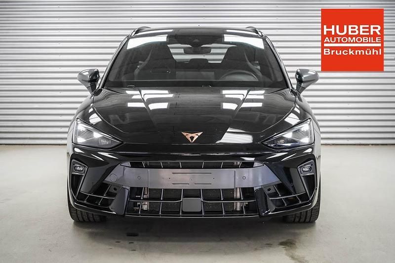Gebraucht Cupra Leon VZ 333 PS (244 kW) 2025 Midnight black metallic (0e) Kombi