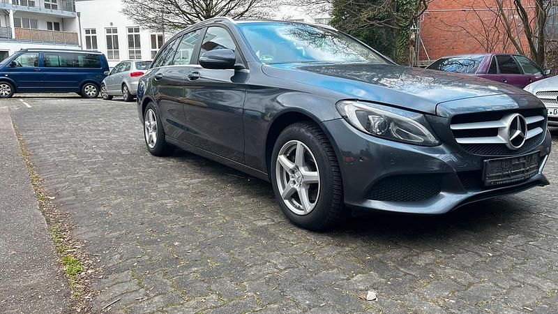 Grau Gebraucht 2015 Mercedes C220 Kombi | 11.000 € (Teuer) - Bild 1/4