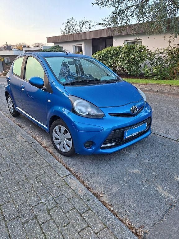 Blau Gebraucht 2012 Toyota Aygo Cool Kleinwagen | 3.299 € (Guter Preis) - Bild 1/4