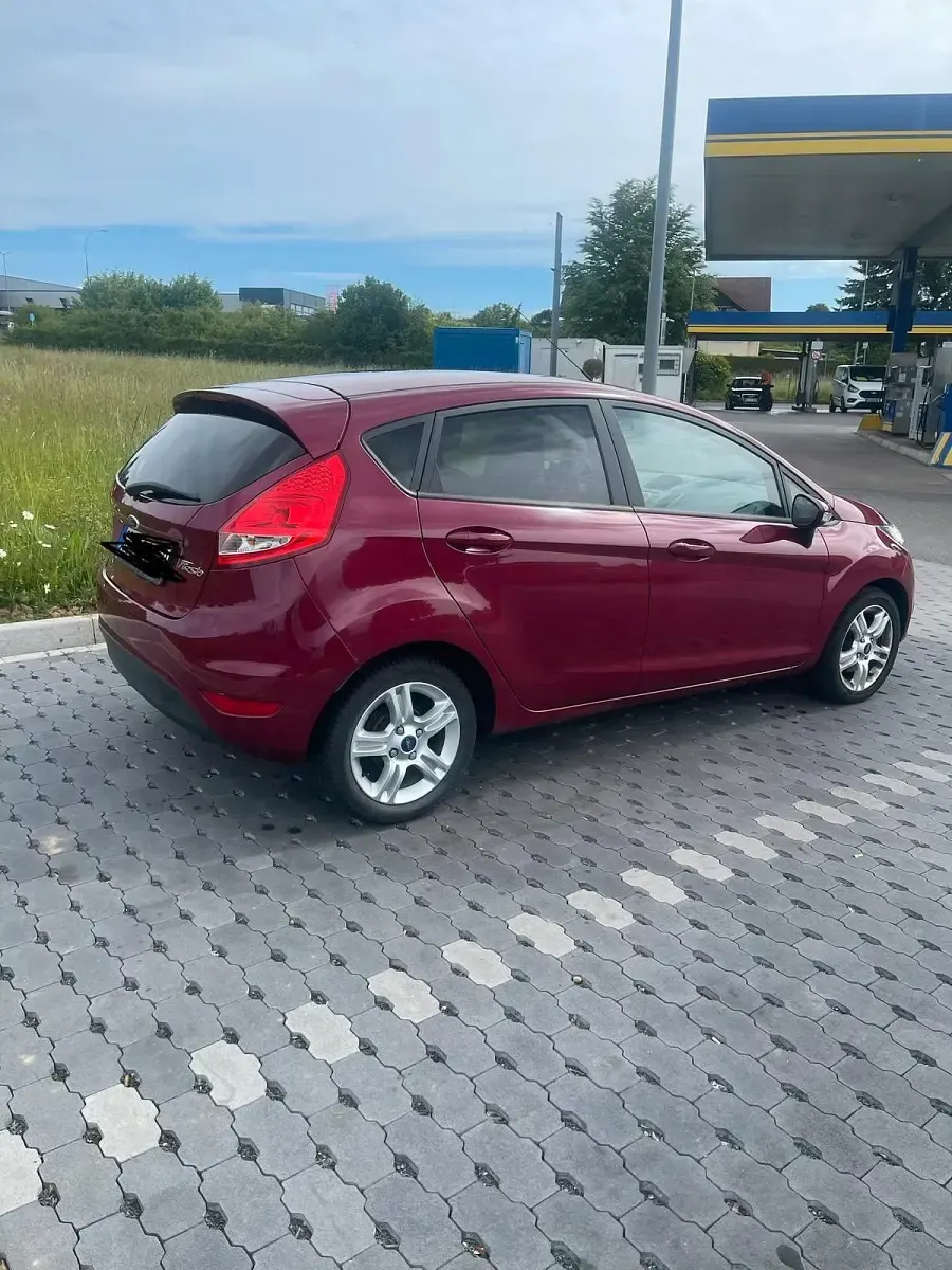 Gebraucht Ford Fiesta 82 PS (60 kW) 2011 Rot Limousine