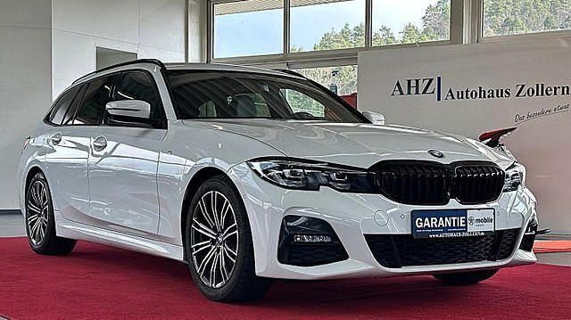 Alpinweiss iii Gebraucht 2021 BMW 320 Shadowline Kombi | 25.900 € (Fairer Preis) - Bild 1/4