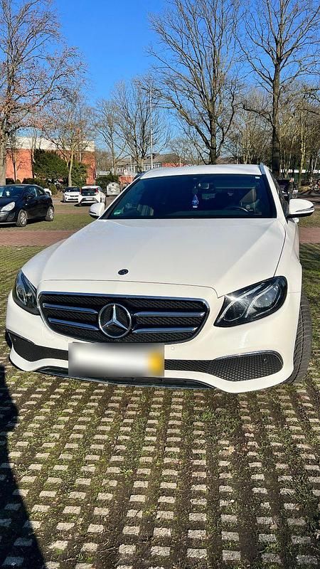 Gebraucht Mercedes E300 306 PS (225 kW) 2019 Weiß Kombi