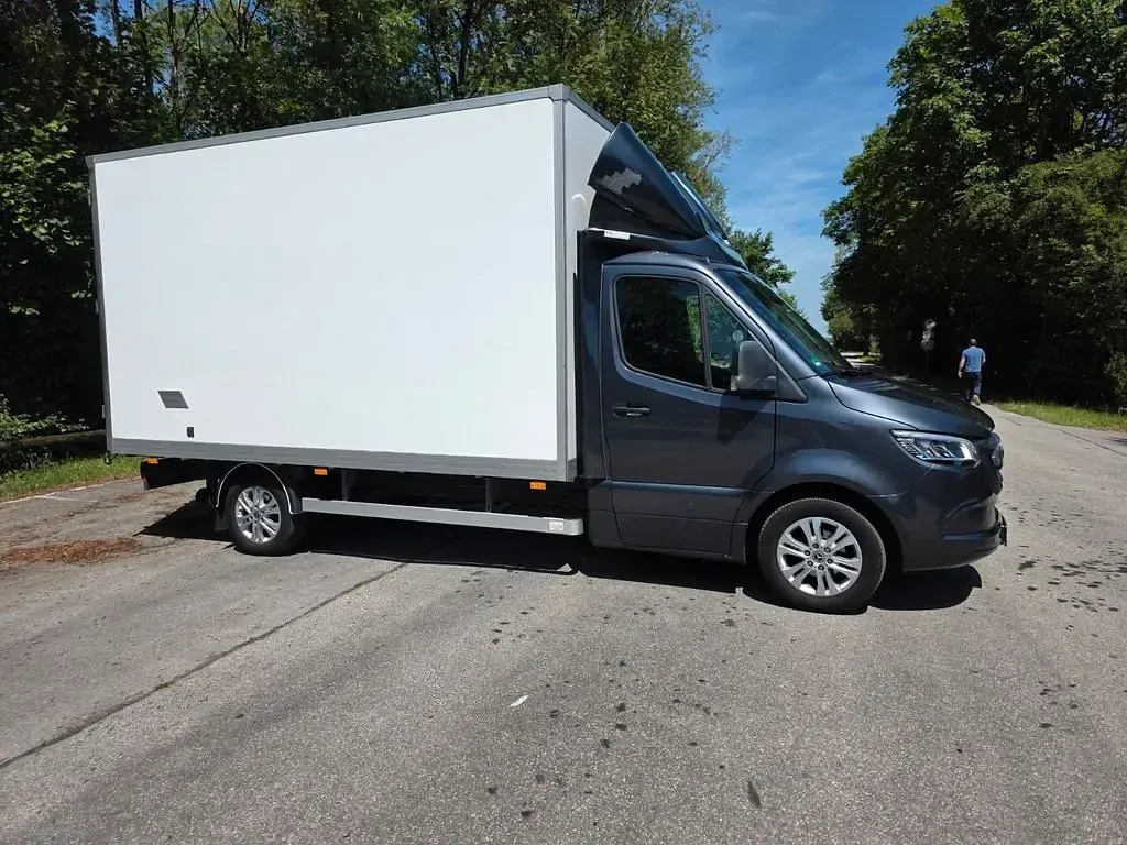 Gebraucht Mercedes Sprinter 190 PS (139 kW) 2023 Grau Van