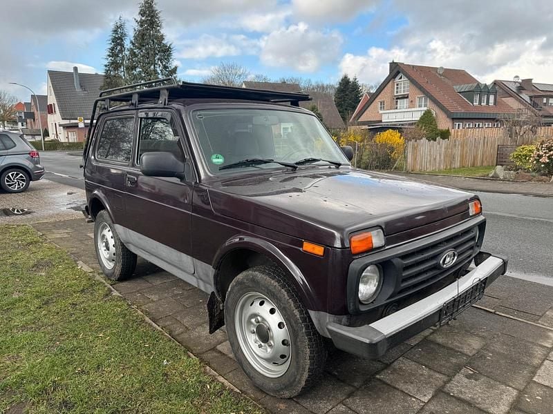 Gebraucht Lada niva 83 PS (61 kW) 2016 Braun SUV