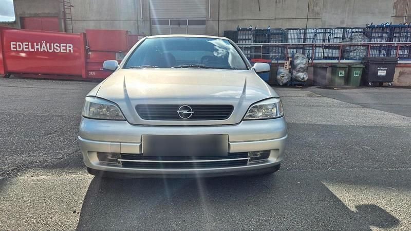 Gebraucht Opel Astra 101 PS (74 kW) 2000 Silber Limousine