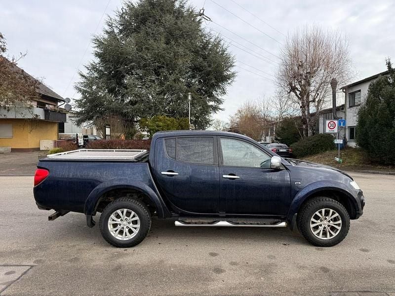 Gebraucht Mitsubishi L200 Diamant Edition 178 PS (130 kW) 2015 Blau Abholung