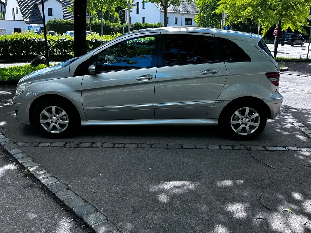 Gebraucht Mercedes B170 115 PS (84 kW) 2007 Silber Van / Kleinbus