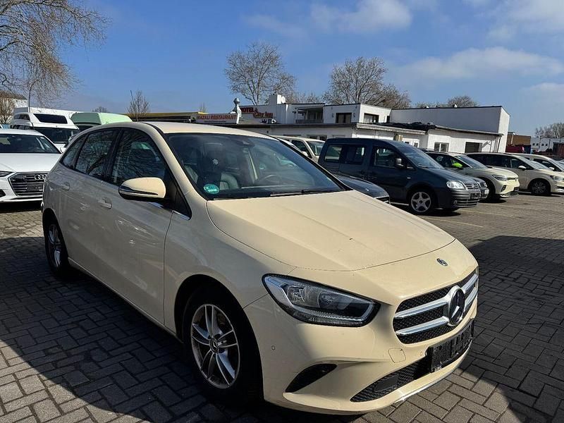 Gebraucht Mercedes B200 150 PS (110 kW) 2019 Beige Van / Kleinbus