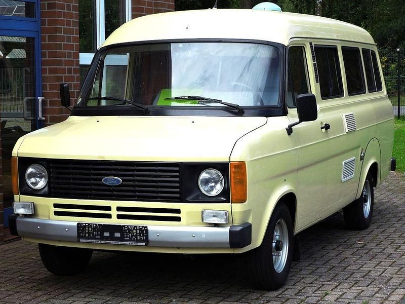 Second-hand Ford Transit 77 CP (56 kW) 1981 Bej Monovolum
