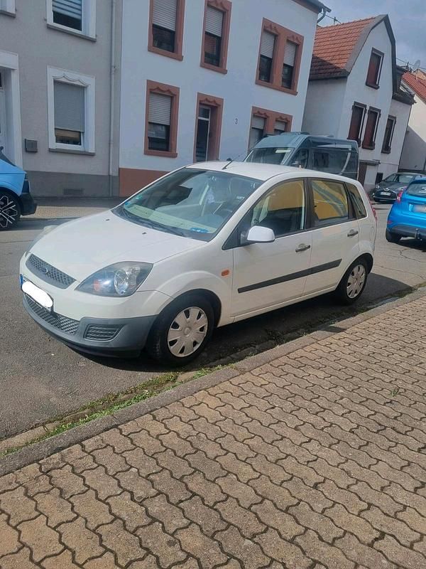 Gebraucht Ford Fiesta 81 PS (59 kW) 2005 Kleinwagen