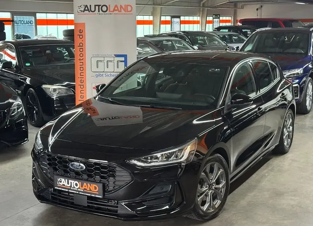 Używany Ford Focus ST-Line 125 KM (91 kW) 2023 Czarny Sedan/Limuzyna
