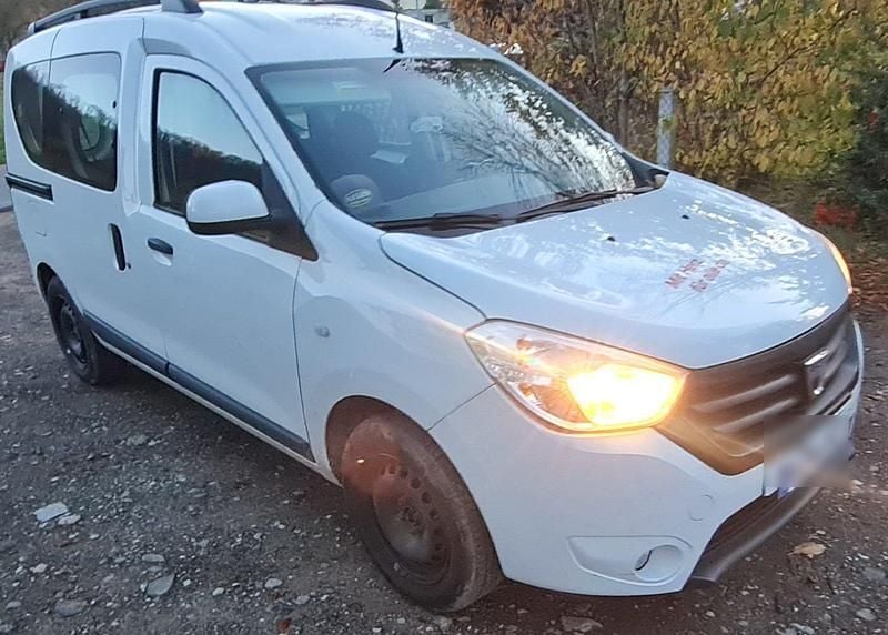 Weiß Gebraucht 2015 Dacia Dokker Kombi | 6.666 € (Guter Preis) - Bild 1/4