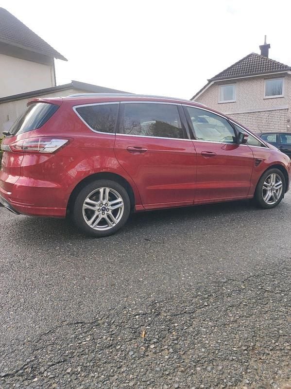 Gebraucht Ford S-MAX S 210 PS (154 kW) 2015 Rot Van / Kleinbus