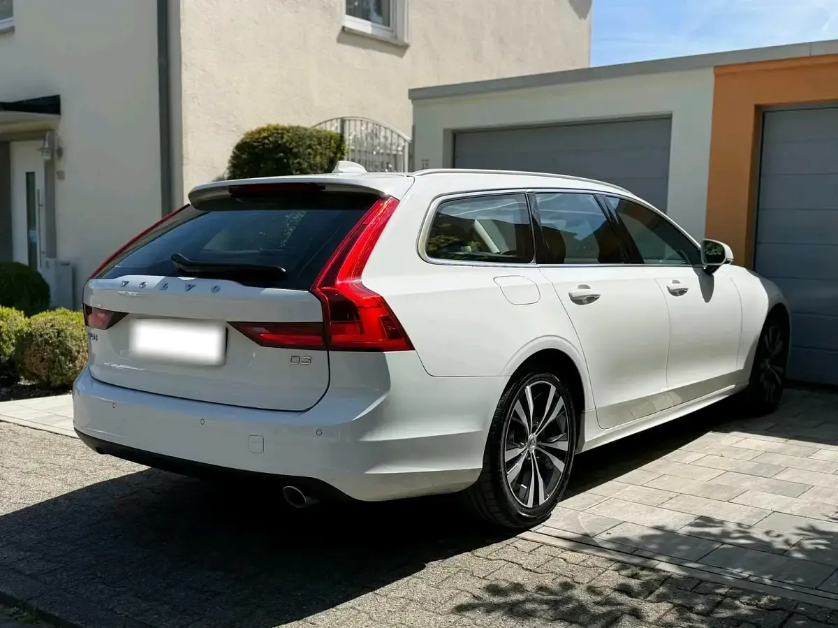 Second-hand Volvo V90 Momentum 150 CP (110 kW) 2018 Alb Break