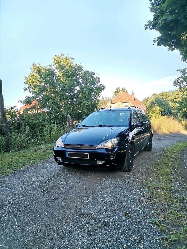 Blau Gebraucht 2001 Ford Focus Kombi | 560 € (Guter Preis) - Bild 1/4