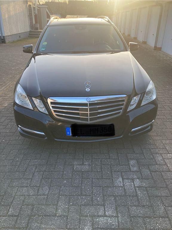 Gebraucht Mercedes E350 265 PS (194 kW) 2011 Schwarz Limousine