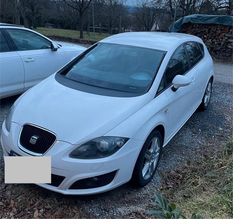 Weiß Gebraucht 2012 Seat Leon Copa Limousine | 4.000 € (Fairer Preis) - Bild 1/4