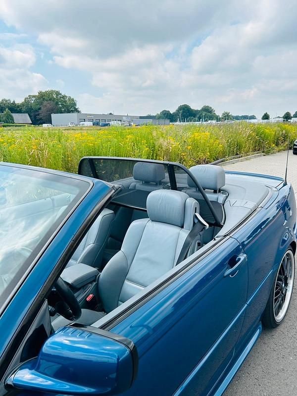 Gebraucht BMW 325 192 PS (141 kW) 2002 Blau Cabrio