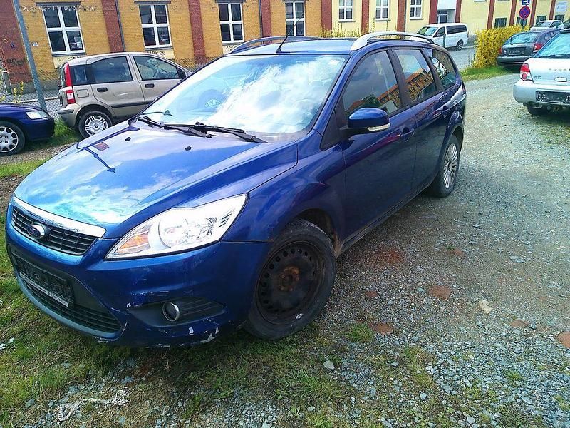 Second-hand Ford Focus Ambiente 101 CP (74 kW) 2010 Berlinǎ