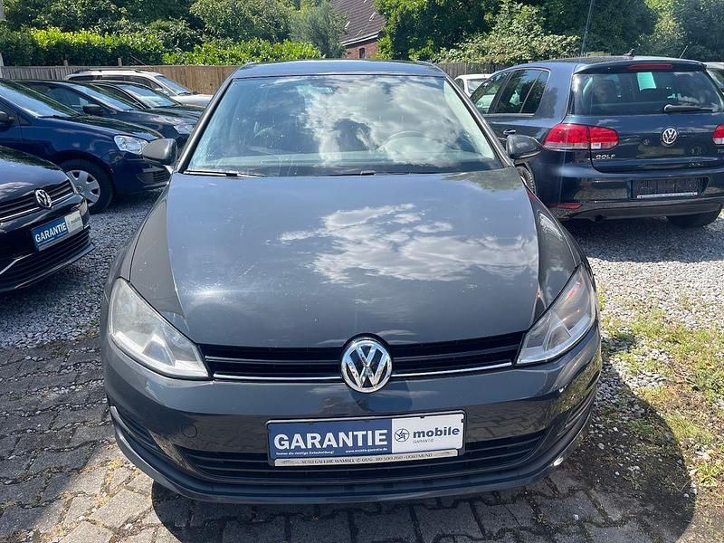 Grau Gebraucht 2014 VW Golf VII Trendline Limousine | 6.790 € (Fairer Preis) - Bild 1/4