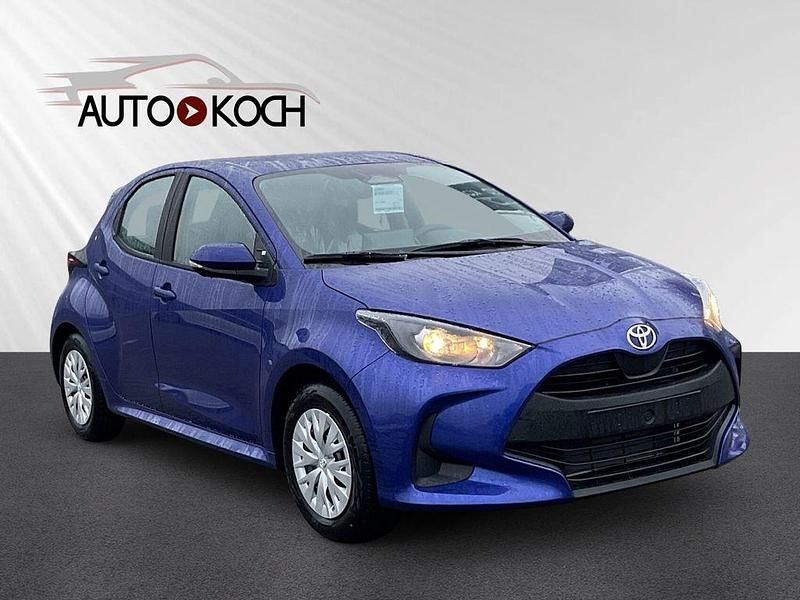 Blau Neu 2025 Toyota Yaris Hybrid Business Edition Limousine | 23.990 € (Guter Preis) - Bild 1/4