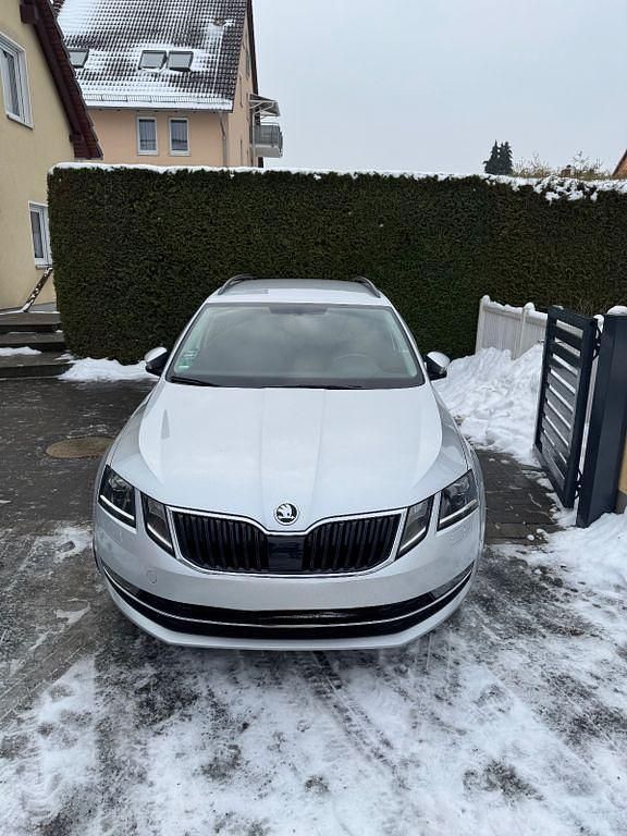 Silber Gebraucht 2019 Skoda Octavia Style Kombi | 17.000 € (Fairer Preis) - Bild 1/4