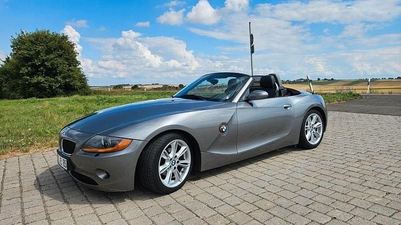 Grau Gebraucht 2005 BMW Z4 Sport Line Cabrio | 5.000 € (Guter Preis) - Bild 1/4