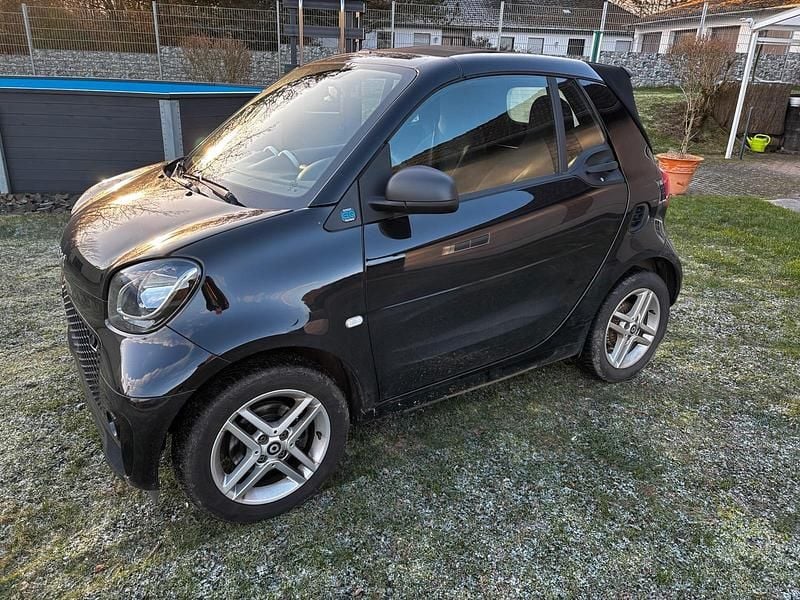 Schwarz Gebraucht 2020 Smart ForTwo Electric Drive Cabrio | 6.999 € (Superpreis) - Bild 1/4