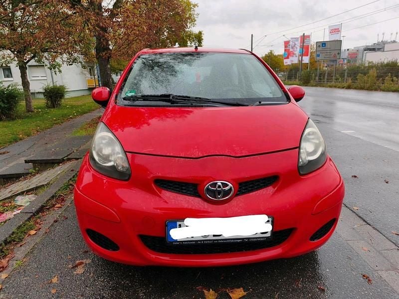 Rot Gebraucht 2009 Toyota Aygo Kleinwagen | 980 € (Superpreis) - Bild 1/4