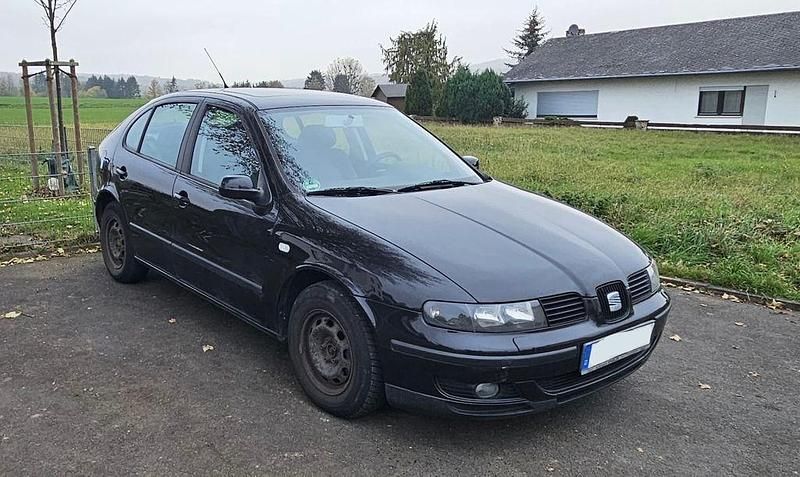Second-hand Seat Leon 101 CP (74 kW) 2000 Negru Hatchback