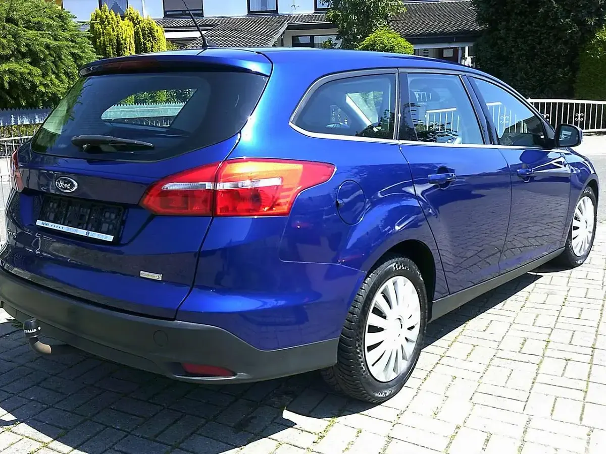 Gebraucht Ford Focus Trend 125 PS (91 kW) 2017 Blau Kombi