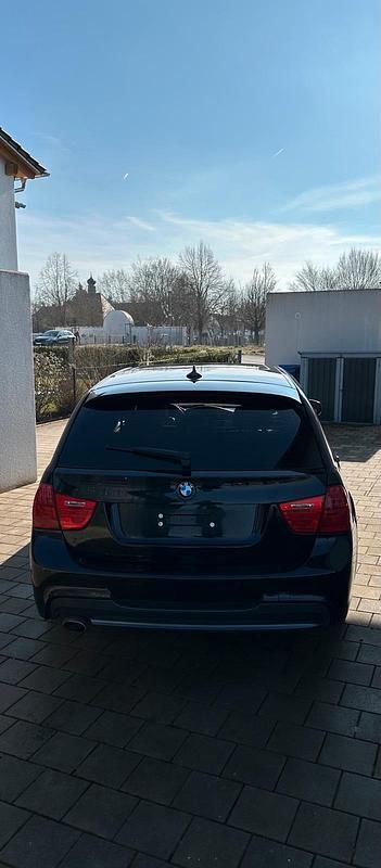 Gebraucht BMW 320 Comfort Edition 184 PS (135 kW) 2012 Schwarz Kombi