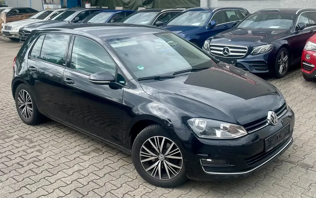 Gebraucht VW Golf VII Allstar 110 PS (80 kW) 2017 Schwarz Limousine