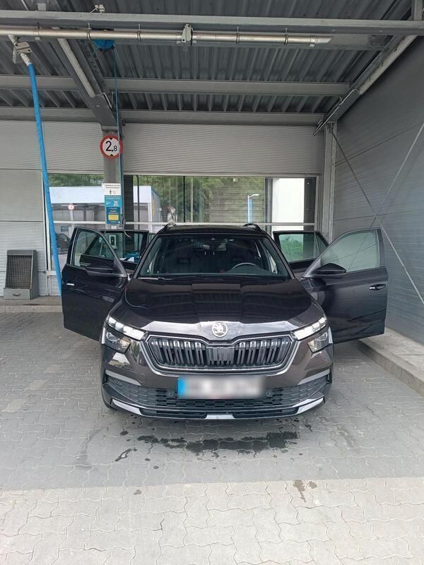 Schwarz Gebraucht 2021 Skoda Kamiq Monte Carlo SUV | 20.490 € (Guter Preis) - Bild 1/4