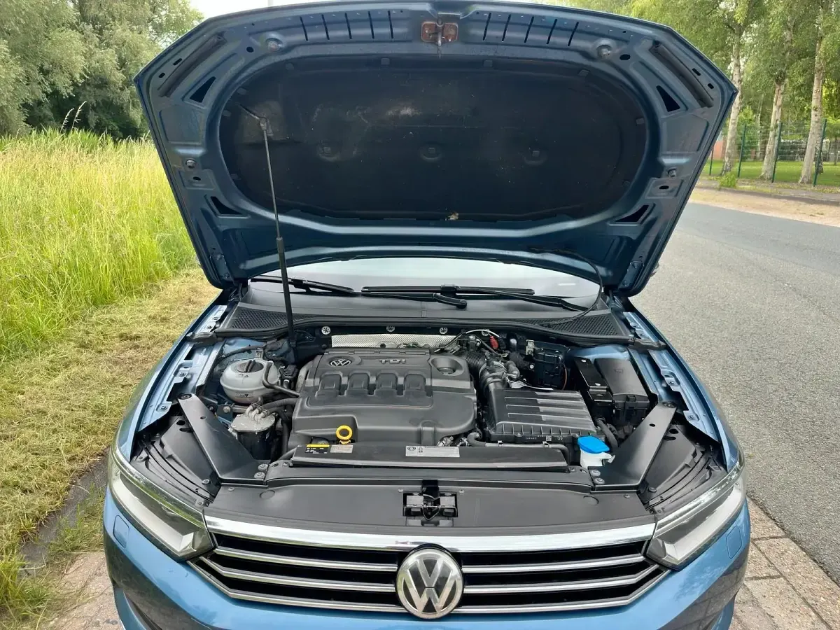 Gebraucht VW Passat Highline 150 PS (110 kW) 2015 Blau Limousine