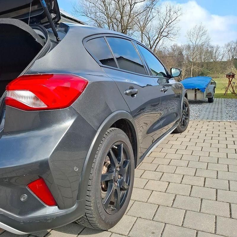 Gebraucht Ford Focus Active 150 PS (110 kW) 2019 Grau Limousine