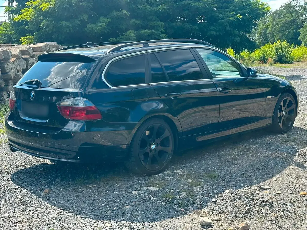 Gebraucht BMW 325 197 PS (144 kW) 2007 Schwarz Kombi