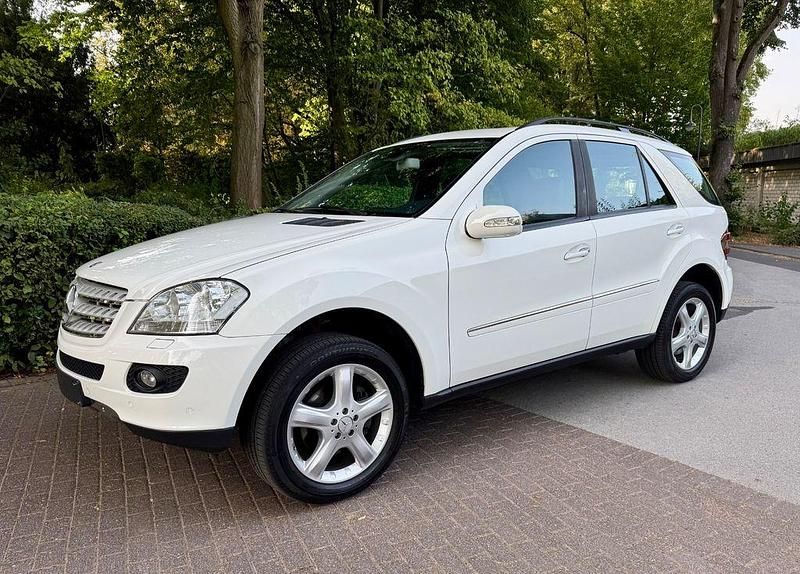 Weiß Gebraucht 2007 Mercedes ML320 SUV | 9.900 € (Fairer Preis) - Bild 1/4