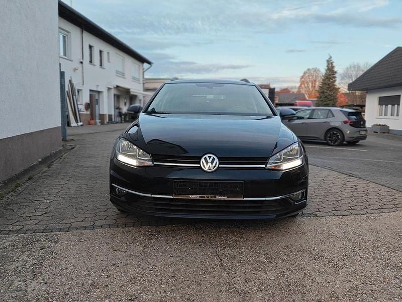 Gebraucht VW Golf VII Comfortline 116 PS (85 kW) 2019 Schwarz Kombi
