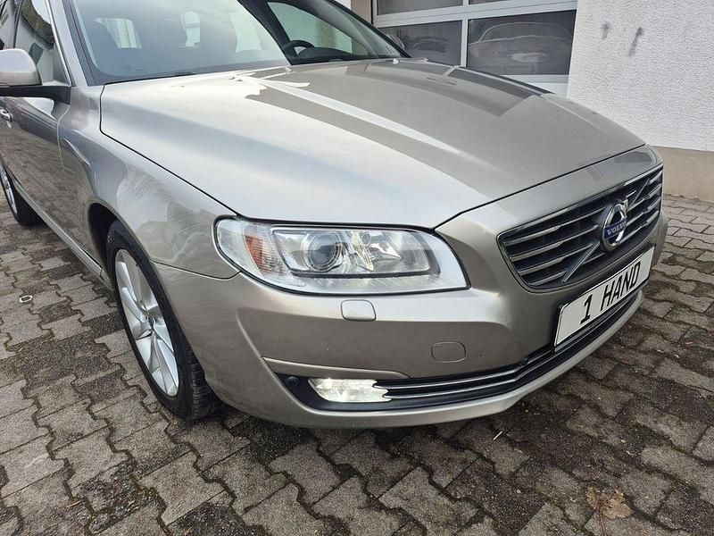 Gebraucht Volvo V70 Summum 181 PS (133 kW) 2015 Beige Kombi