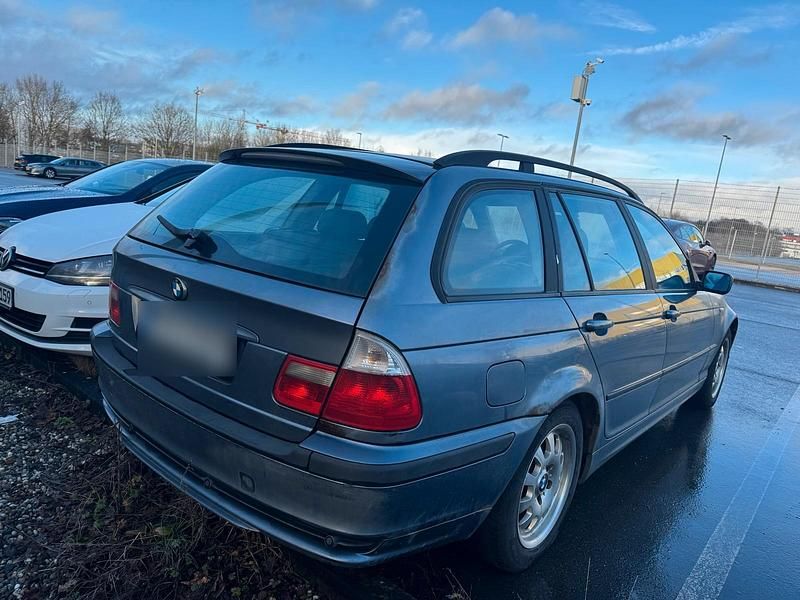 Gebraucht BMW 320 150 PS (110 kW) 2004 Blau Limousine