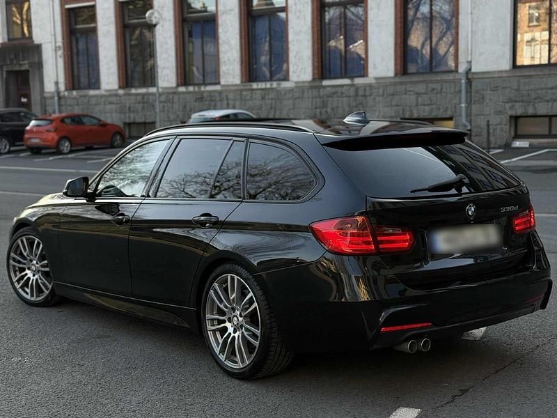 Schwarz Gebraucht 2013 BMW 330 M Sport Kombi | 11.900 € (Superpreis) - Bild 1/4