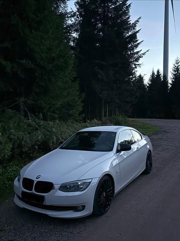 Gebraucht BMW 320 M Sport 170 PS (125 kW) 2011 Weiß Coupé