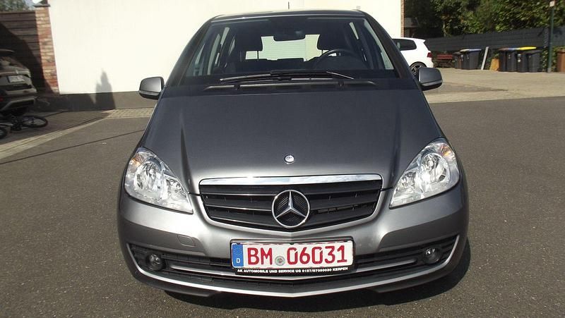 Grau Gebraucht 2012 Mercedes A180 Kleinwagen | 5.200 € (Superpreis) - Bild 1/4