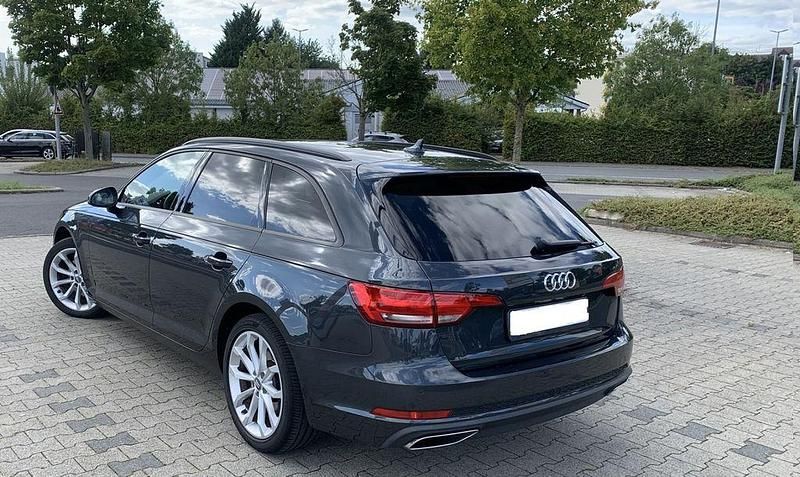 Gebraucht Audi A4 150 PS (110 kW) 2019 Grau Kombi