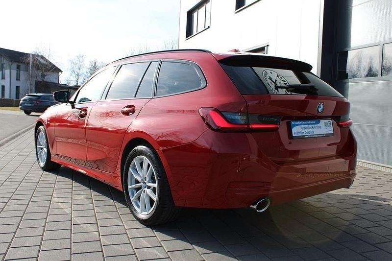 Gebraucht BMW 318 Performance 150 PS (110 kW) 2023 Rot Kombi