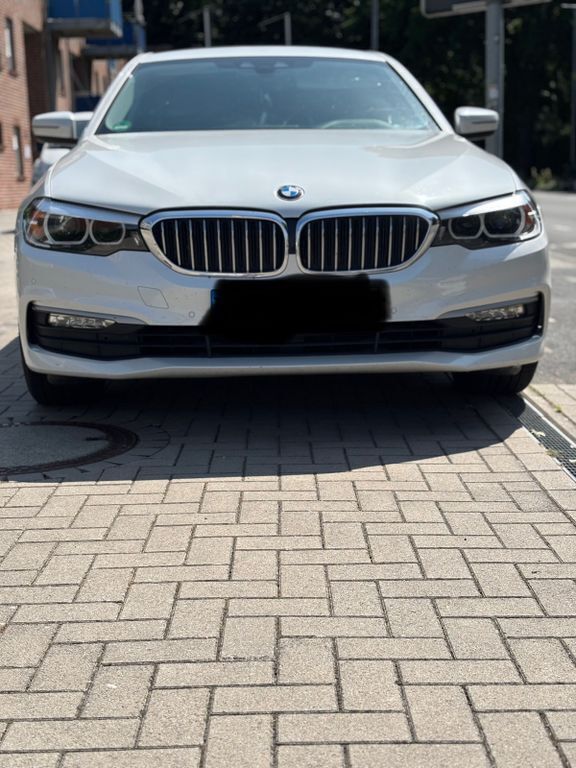 Weiß Gebraucht 2018 BMW 520 Sport Line Limousine | 20.000 € (Guter Preis) - Bild 1/4